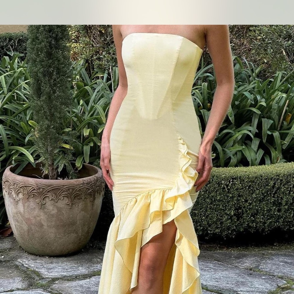 Elegant Yellow Strapless Dress